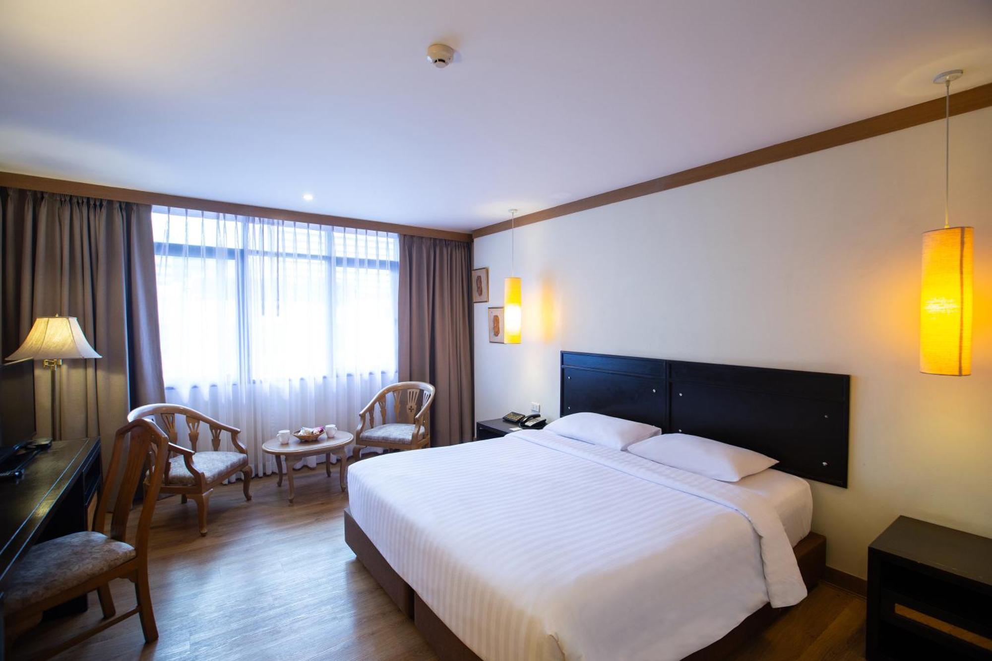 The Tarntawan Hotel Surawong Banguecoque Exterior foto